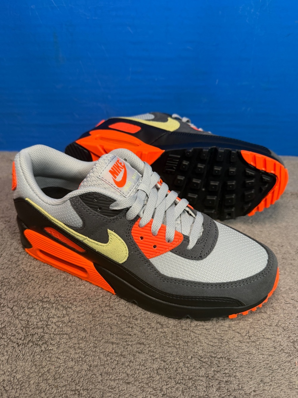 Nike Air max 90 'Halloween'
Brand New
